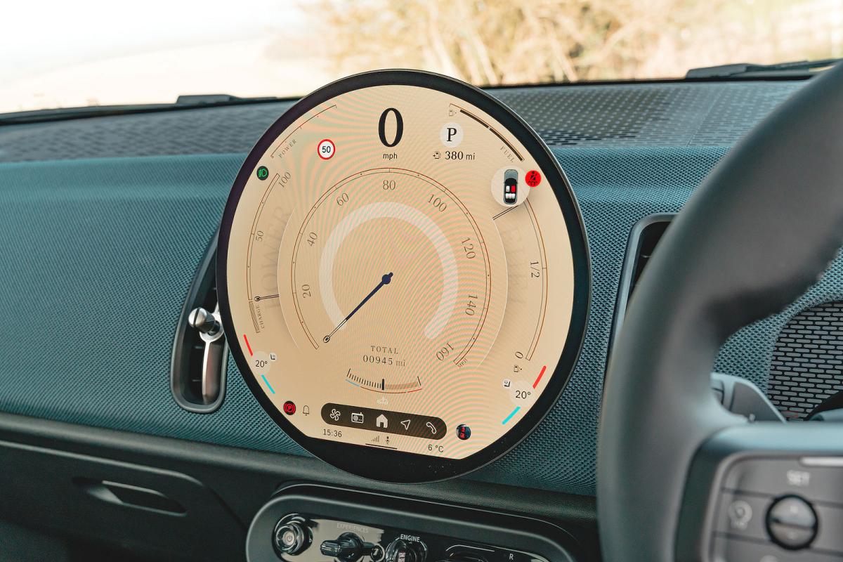 Mini Countryman infotainment touchscreen