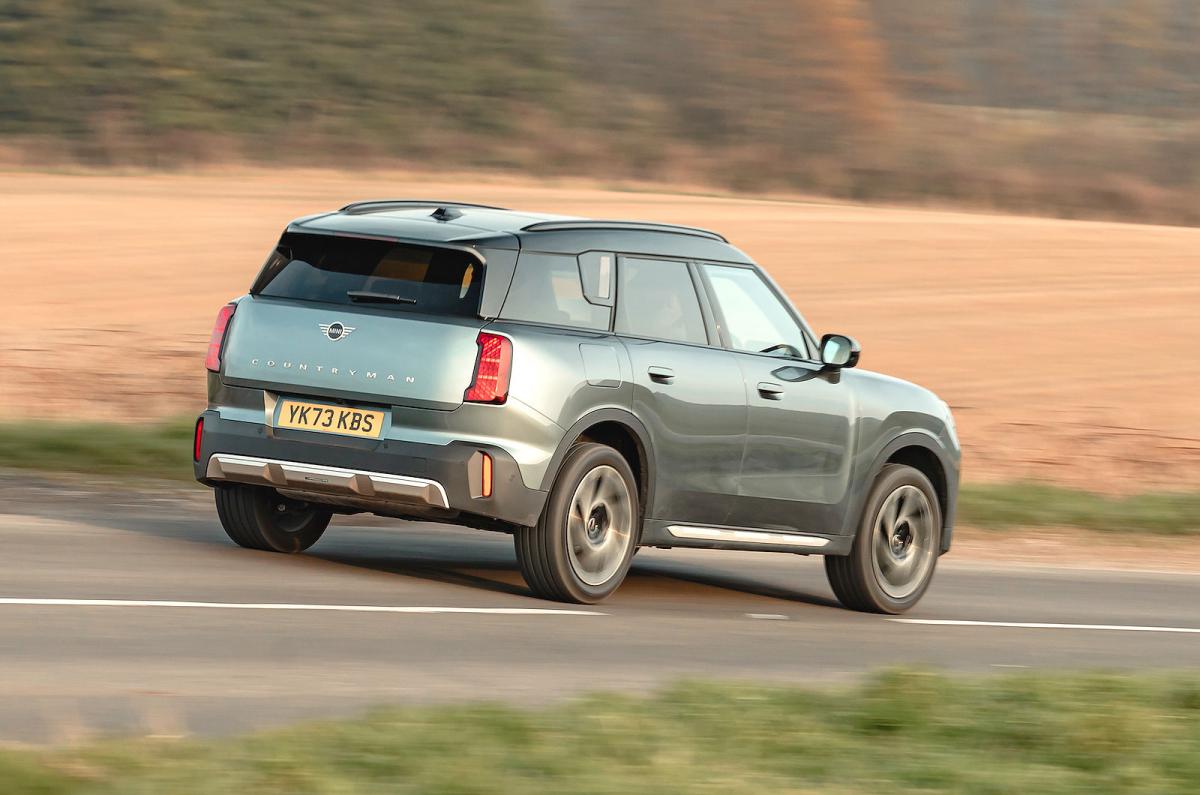 Mini Countryman rear right driving