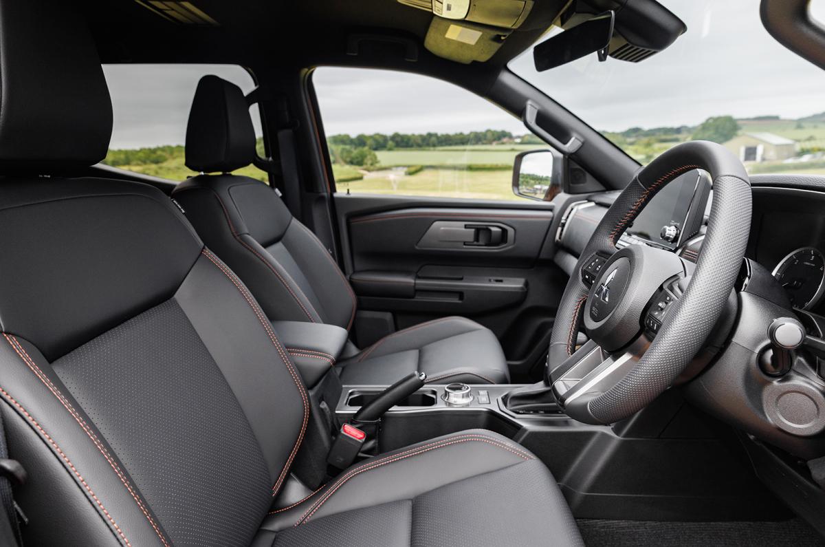Mitsubishi L200 front seats