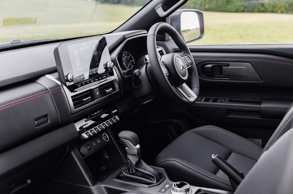 Mitsubishi L200 interior