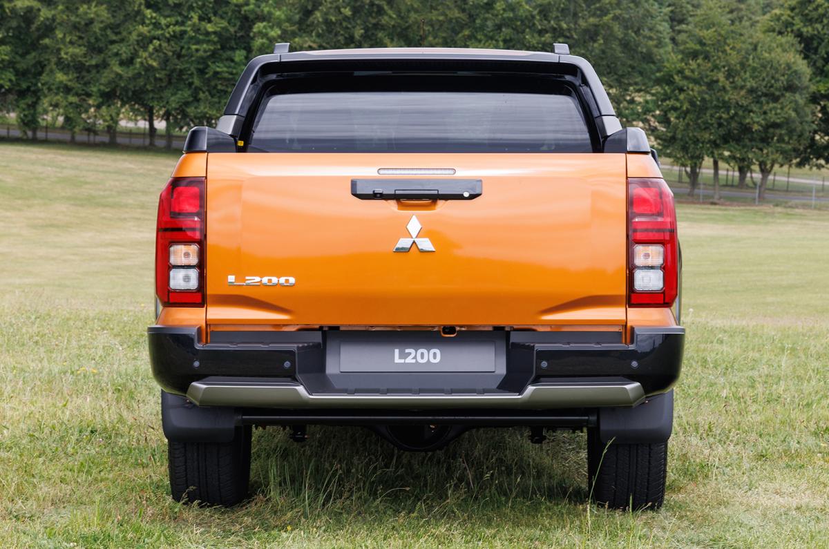 Mitsubishi L200 static rear