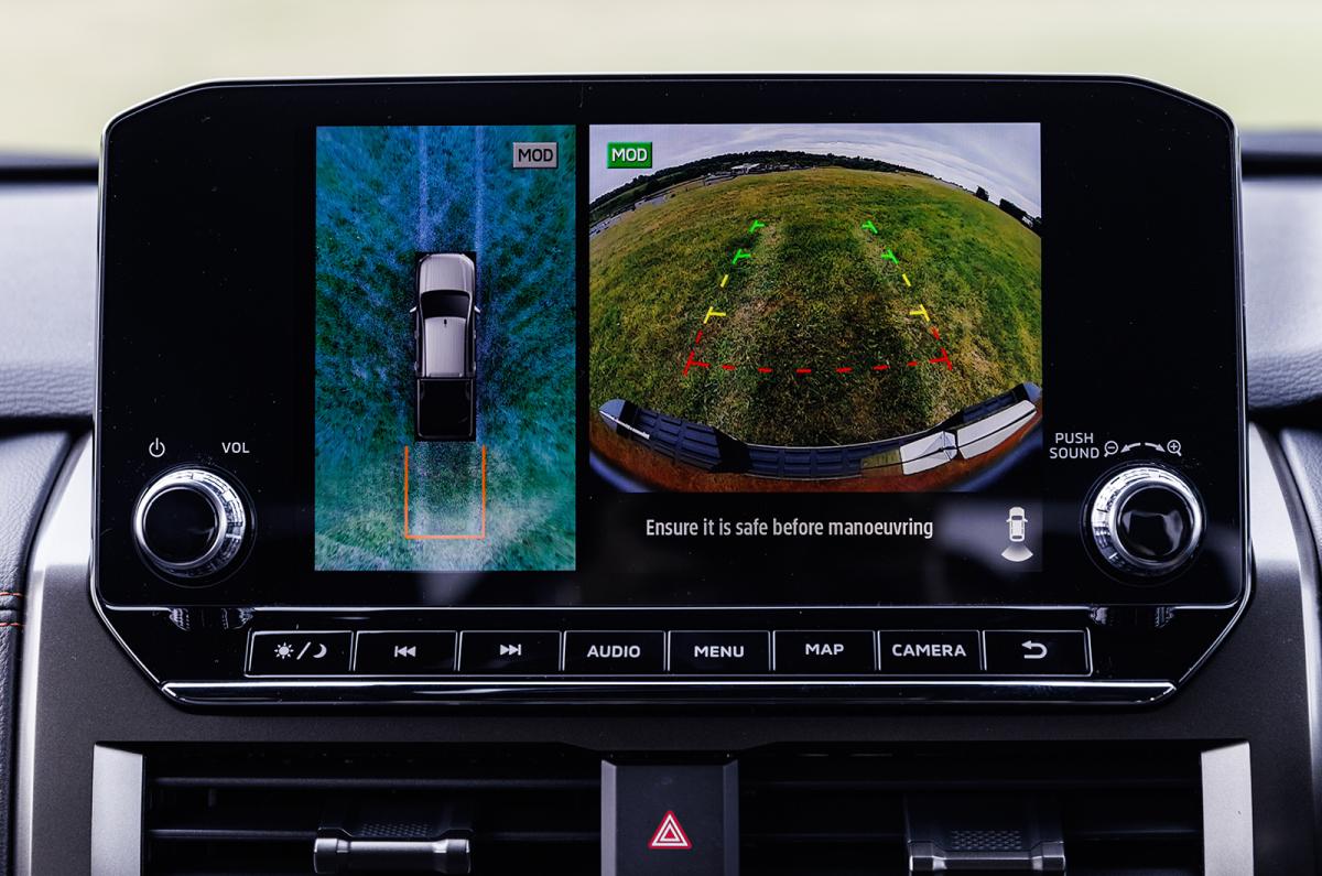 Mitsubishi L200 touchscreen