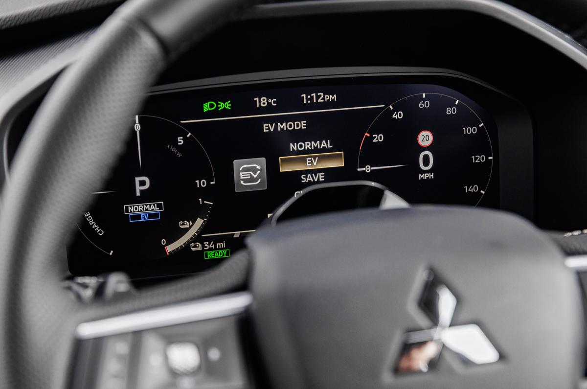 Mitsubishi Outlander PHEV driver's display