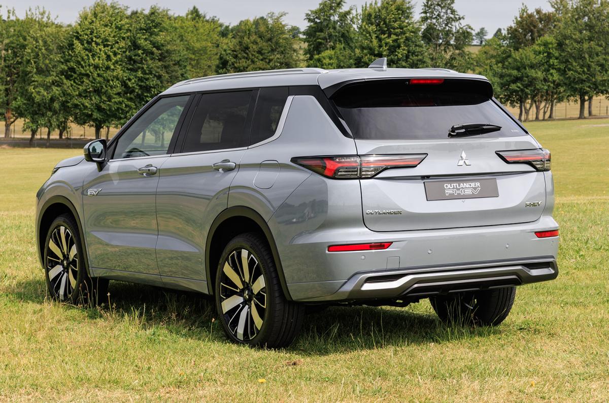 Mitsubishi Outlander PHEV static rear left