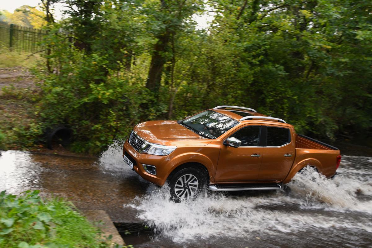 Nissan Navara 2018 RHD fording river