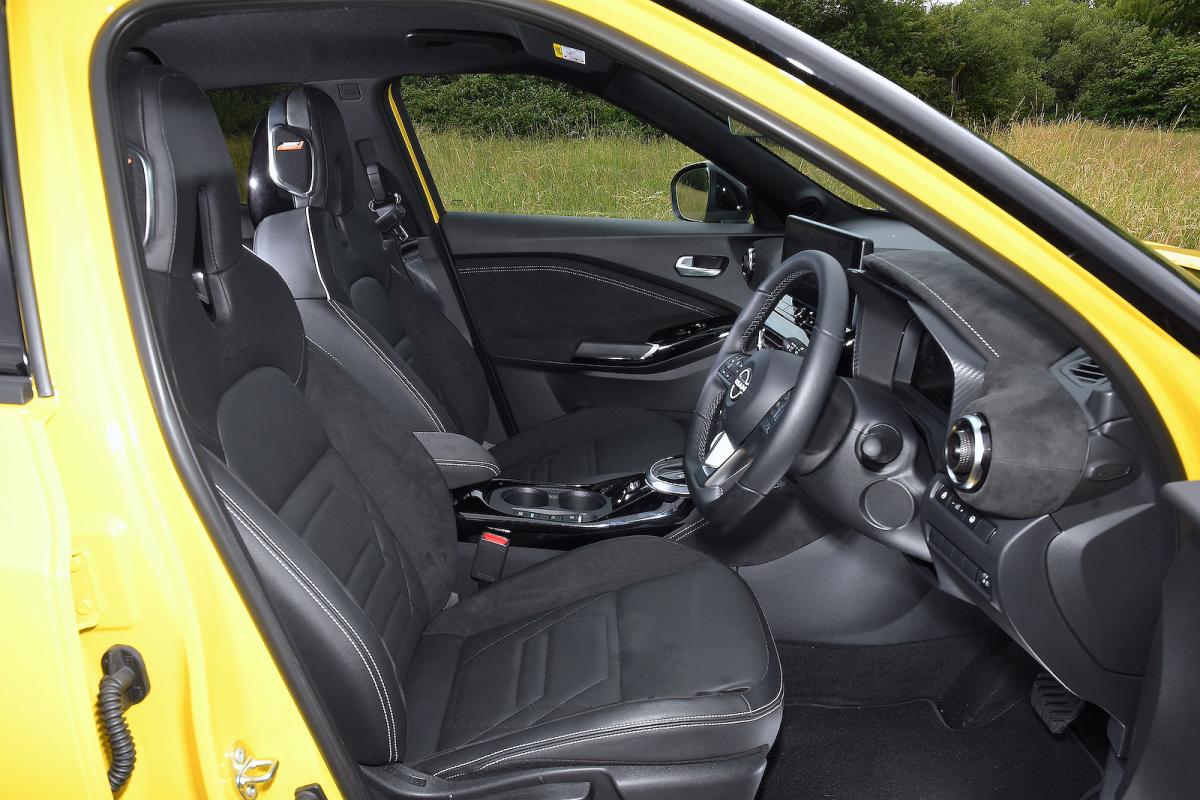 Nissan Juke front seats