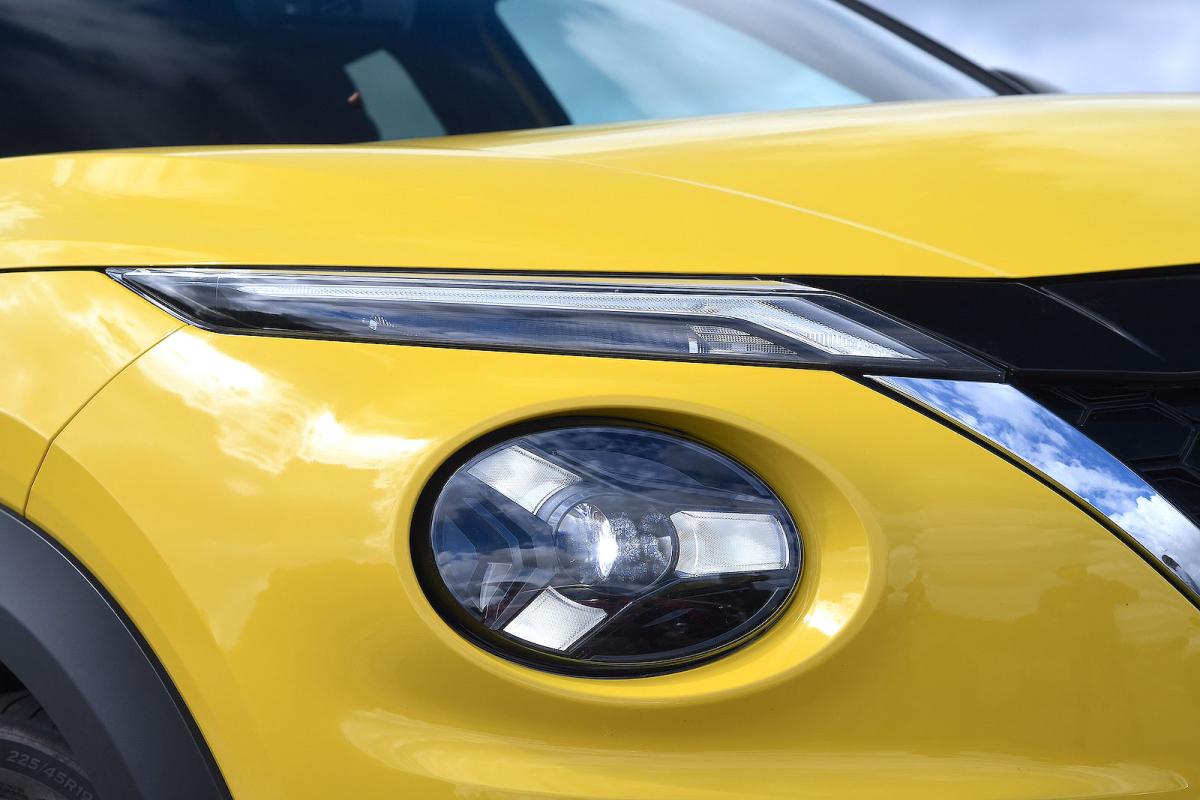 Nissan Juke headlights