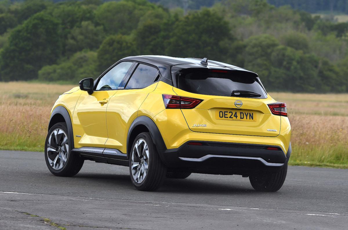 Nissan Juke rear cornering