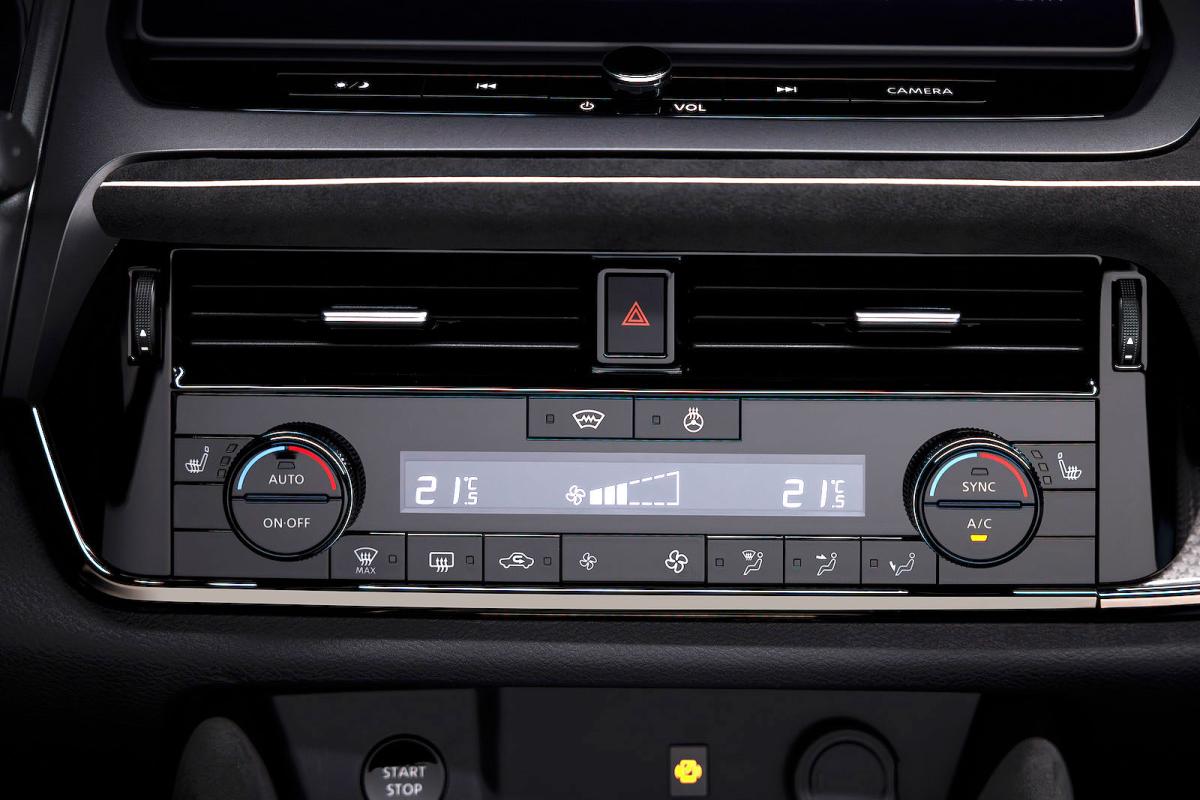Nissan Qashqai air-con controls