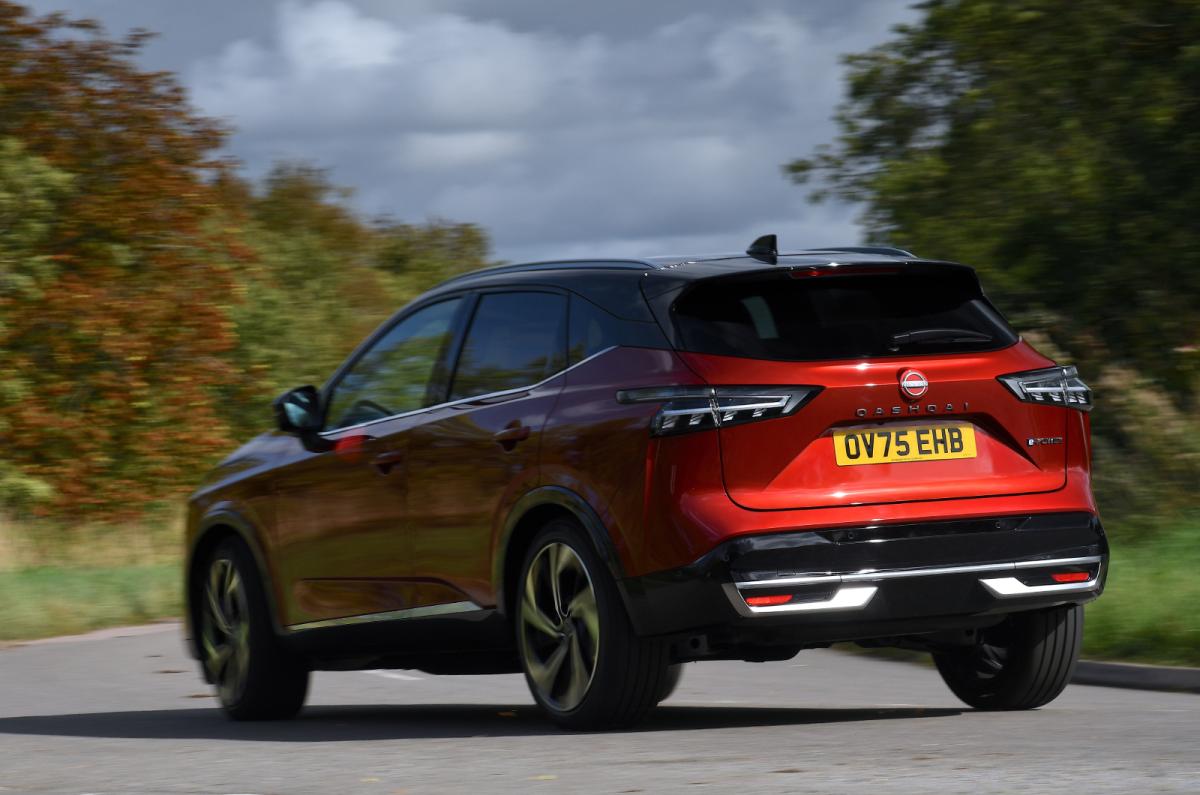 Nissan Qashqai rear cornering left