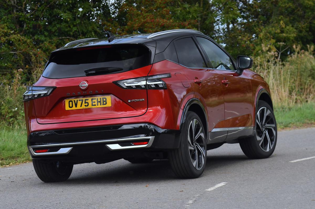 Nissan Qashqai rear cornering right