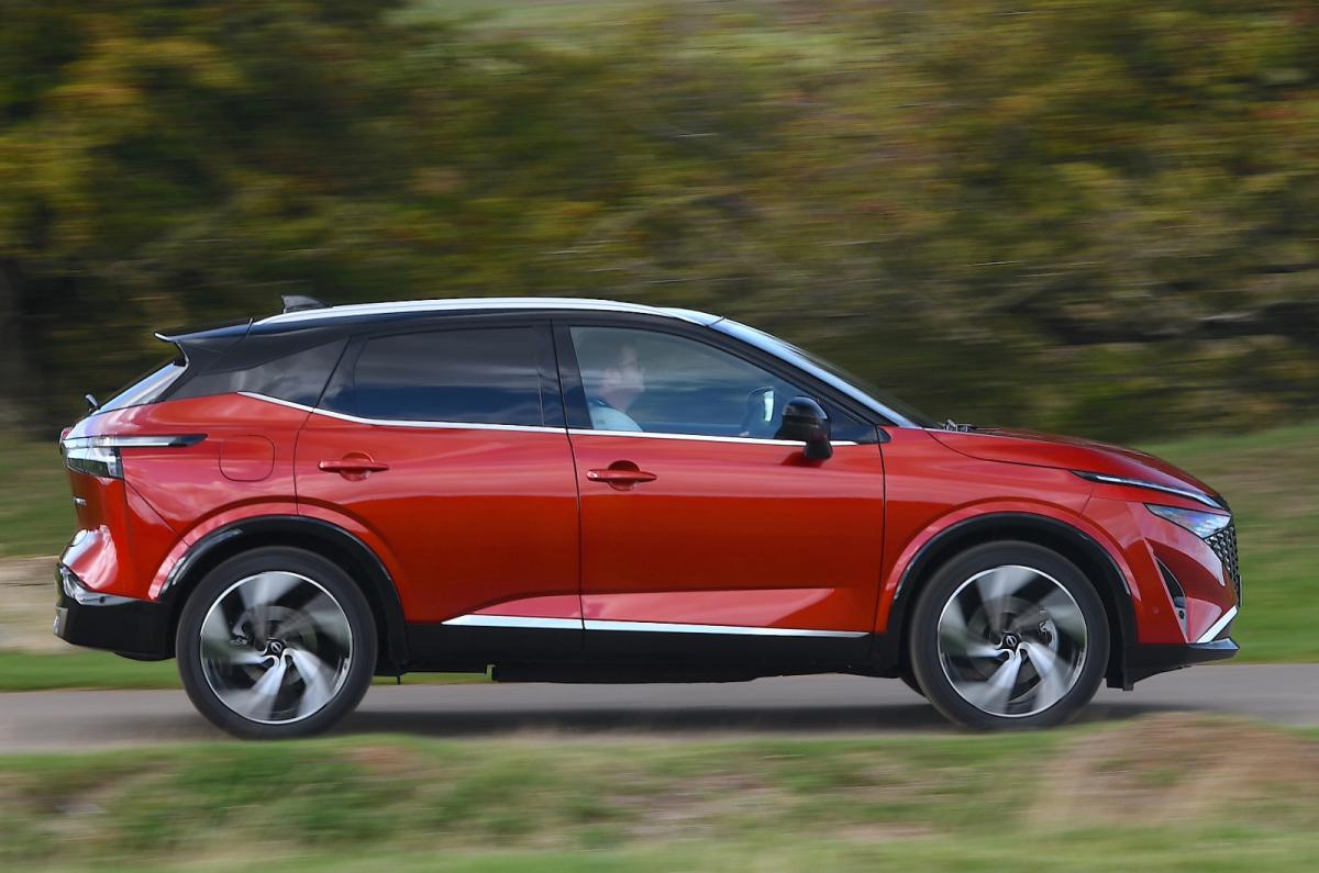 Nissan Qashqai driving right