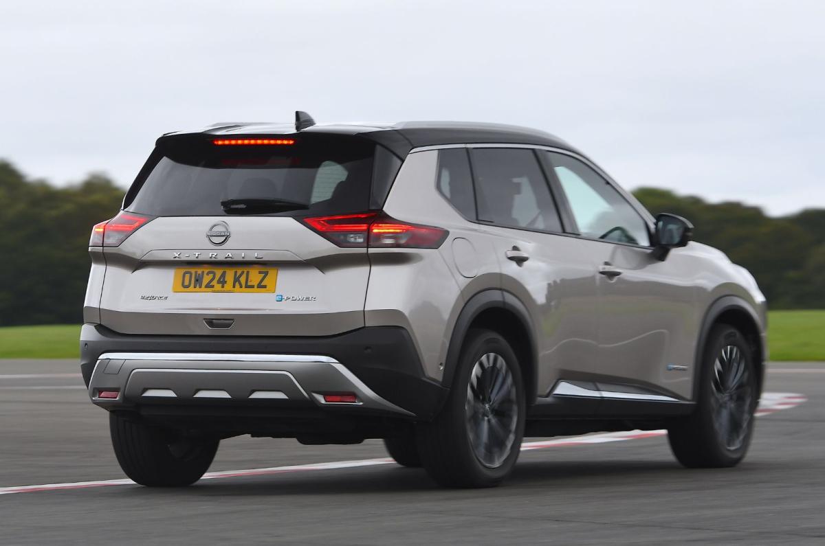 Nissan X-Trail rear static 