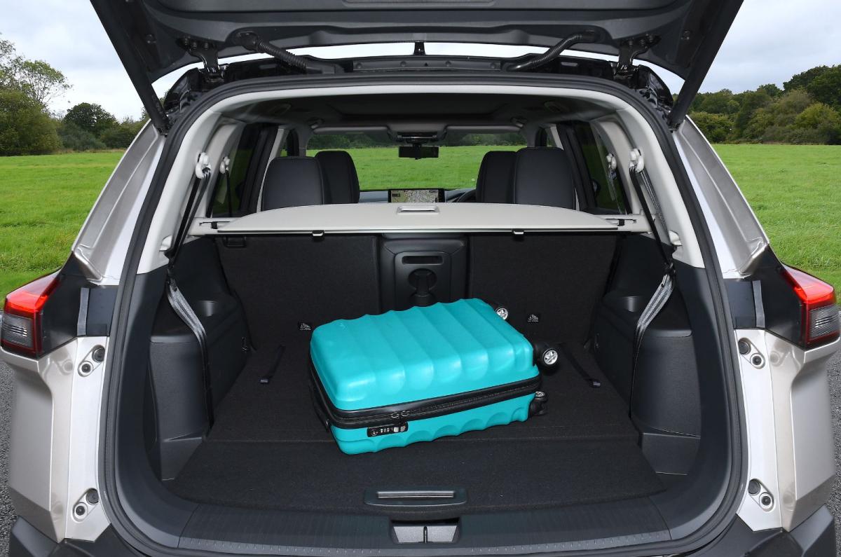 Nissan X-Trail boot open