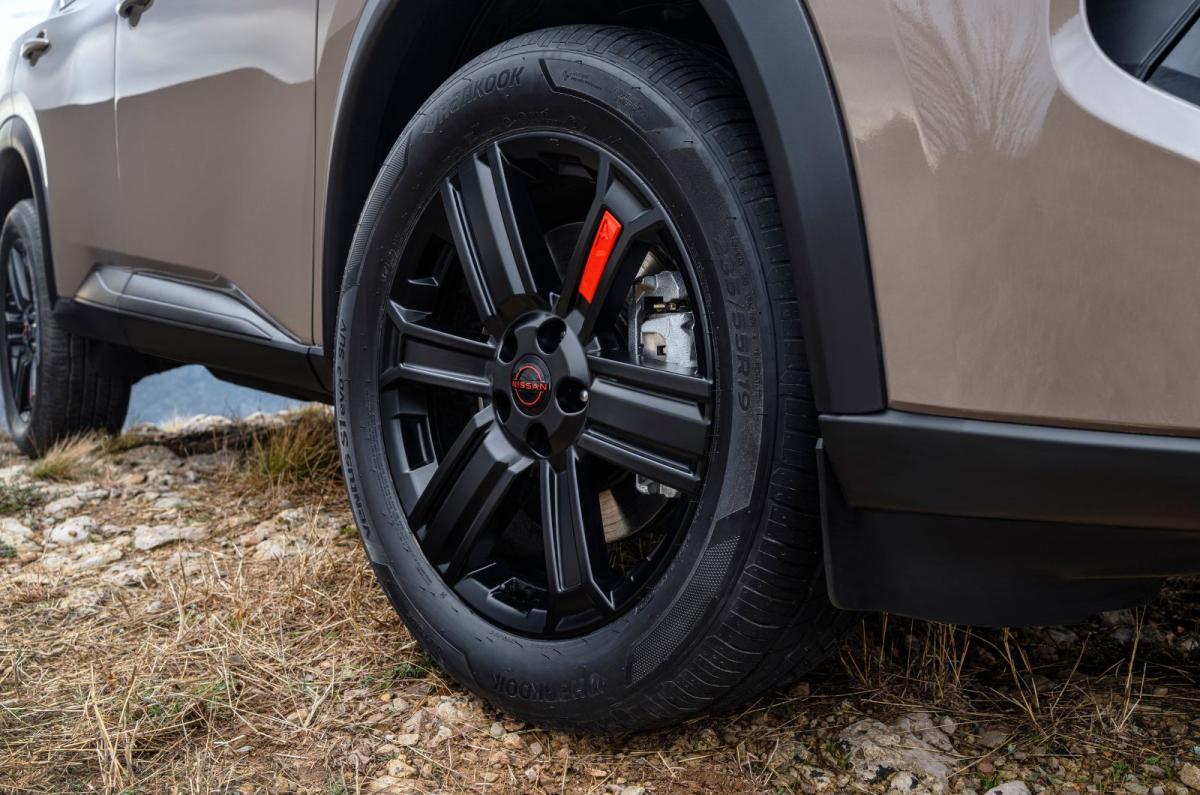 Nissan X-Trail exterior details