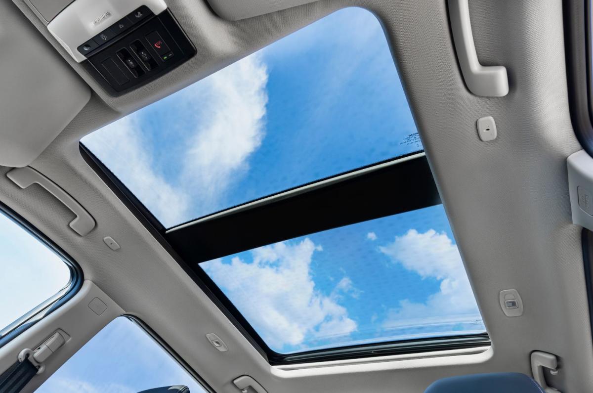 Nissan X-Trail interior details