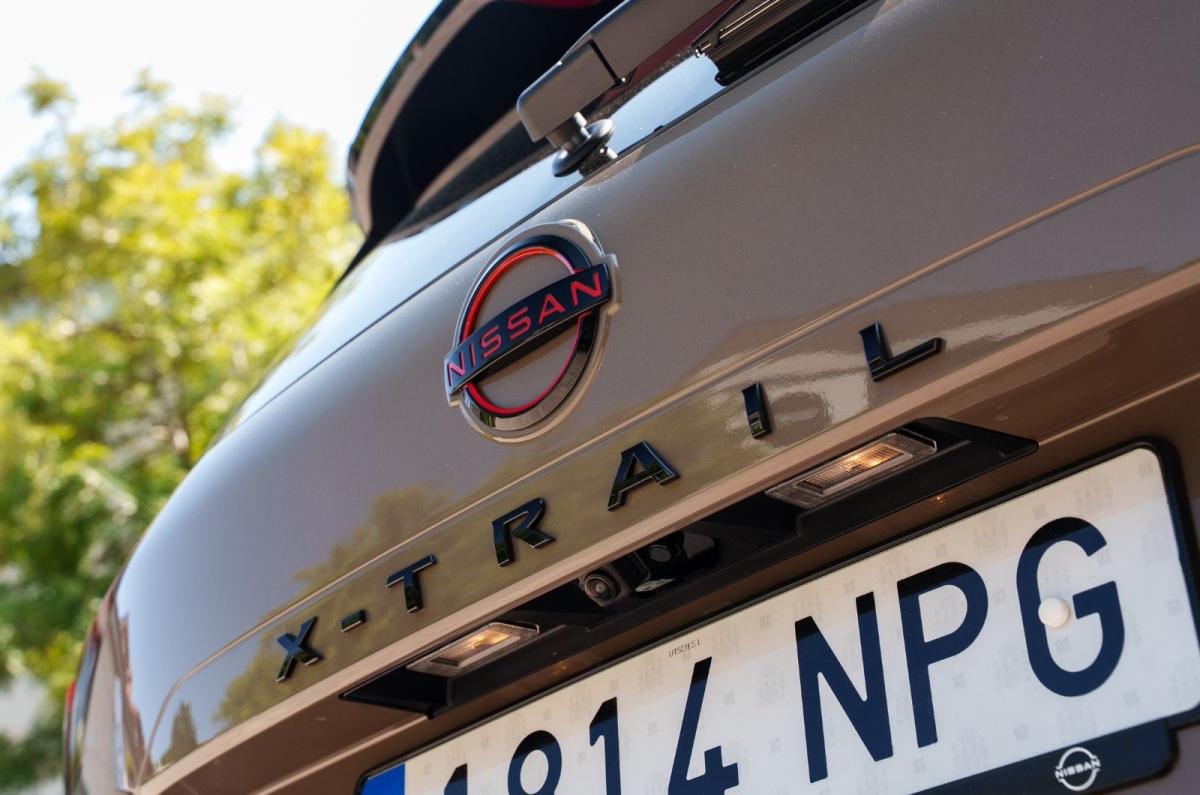 Nissan X-Trail badge