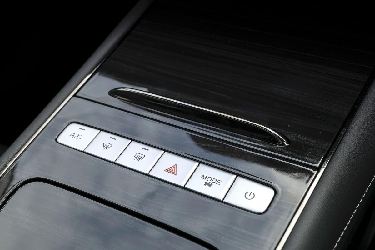 Omoda E5 interior buttons