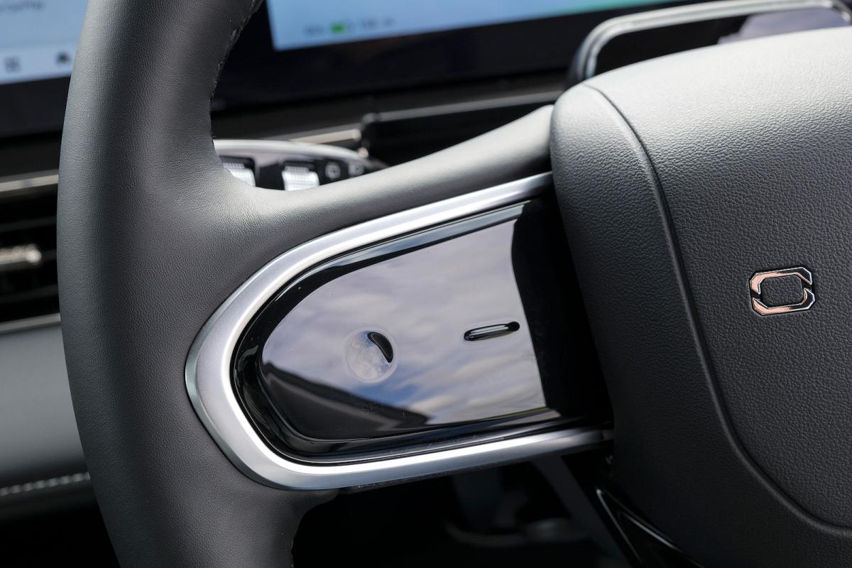 Omoda E5 steering wheel detail