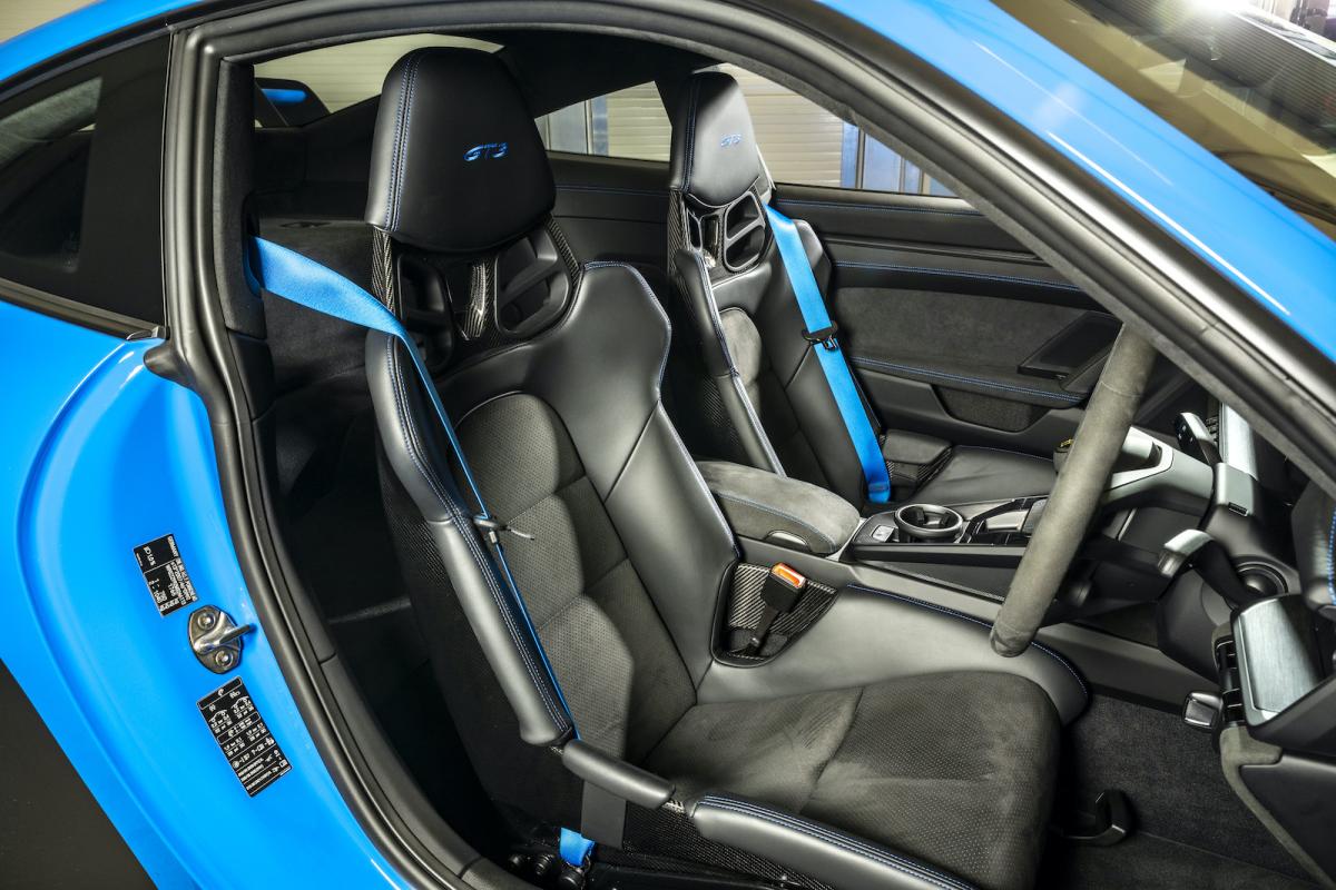 Porsche 911 GT3 2022 interior front seats
