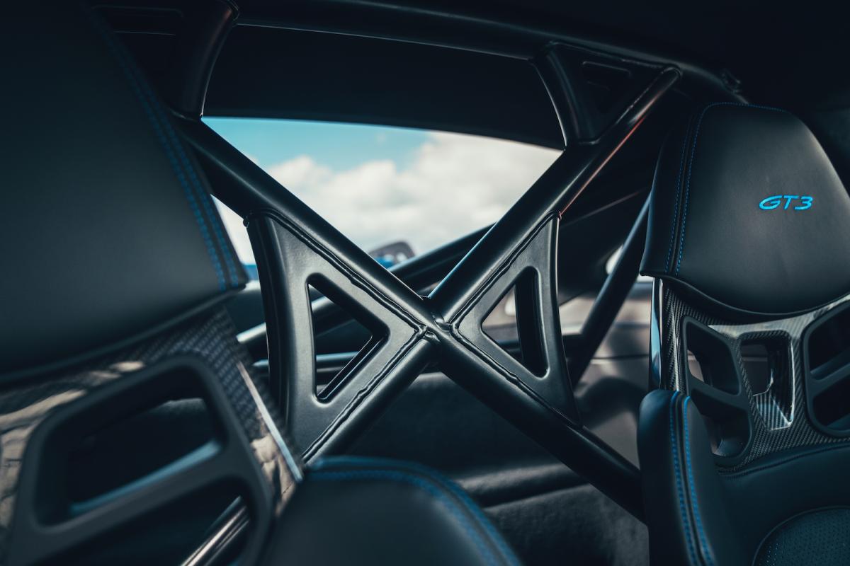 Porsche 911 GT3 2022 interior roll cage