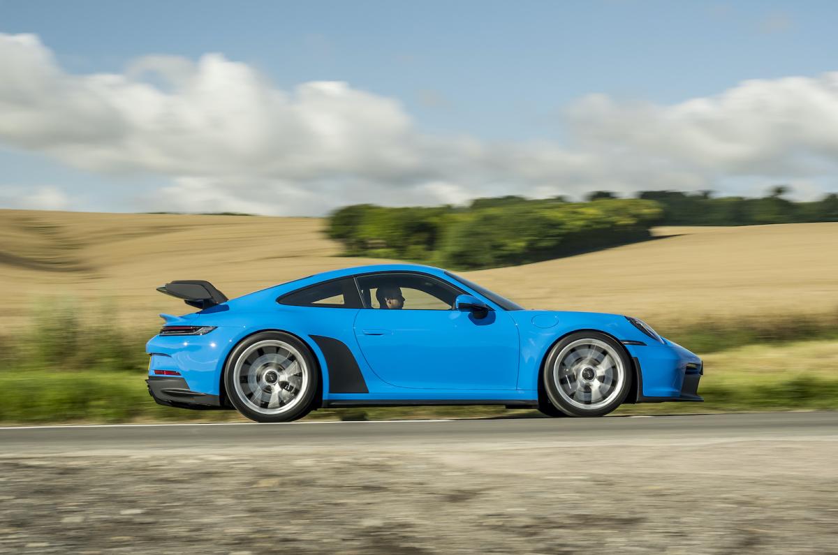 Porsche 911 GT3 2022 right tracking