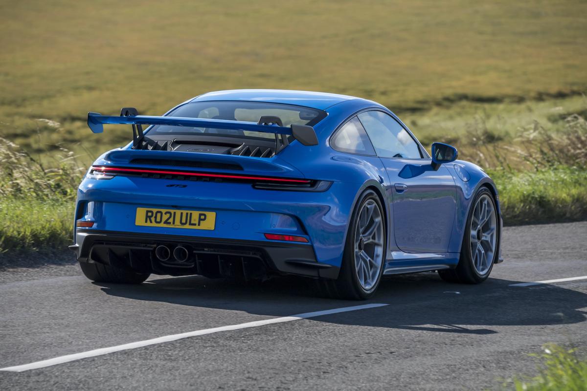 Porsche 911 GT3 2022 rear right tracking