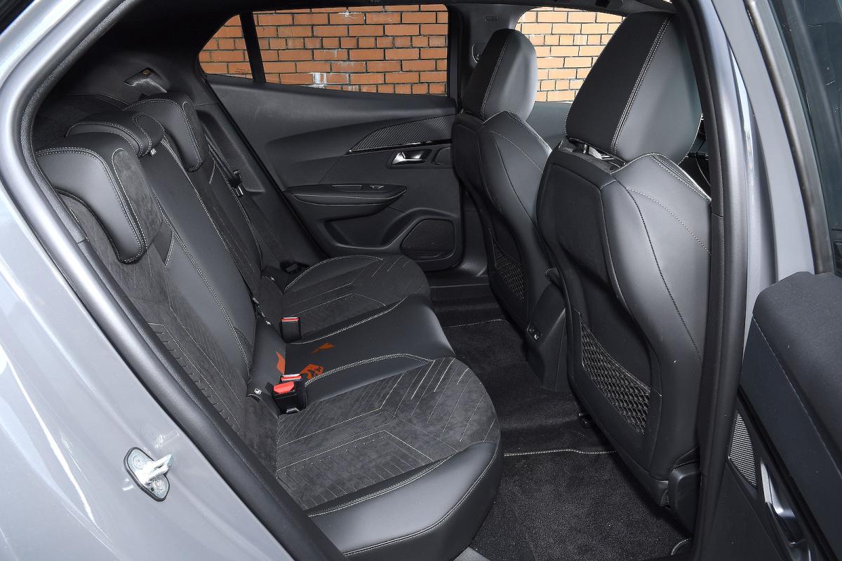 Peugeot 2008 back seats