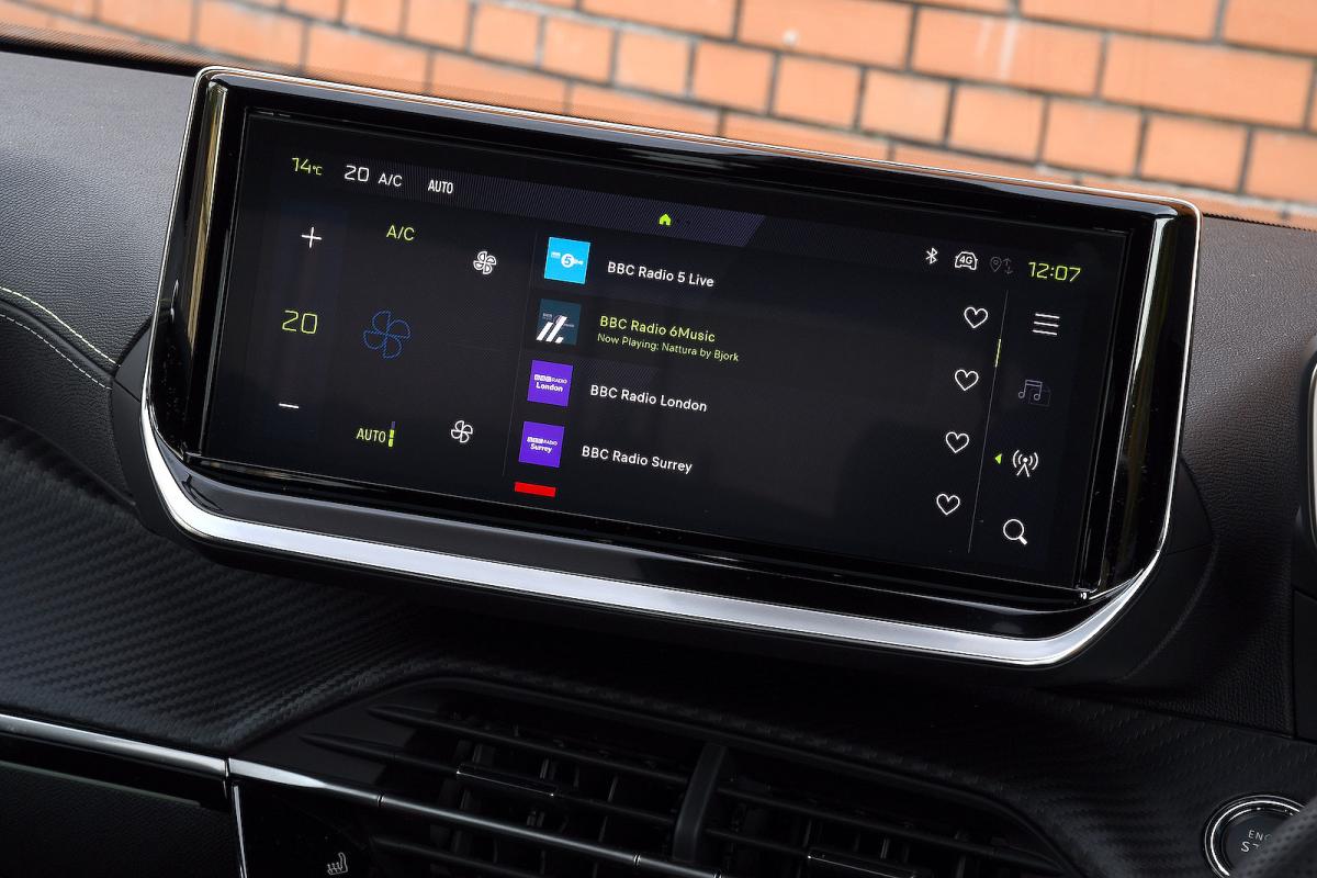 Peugeot 2008 infotainment touchscreen