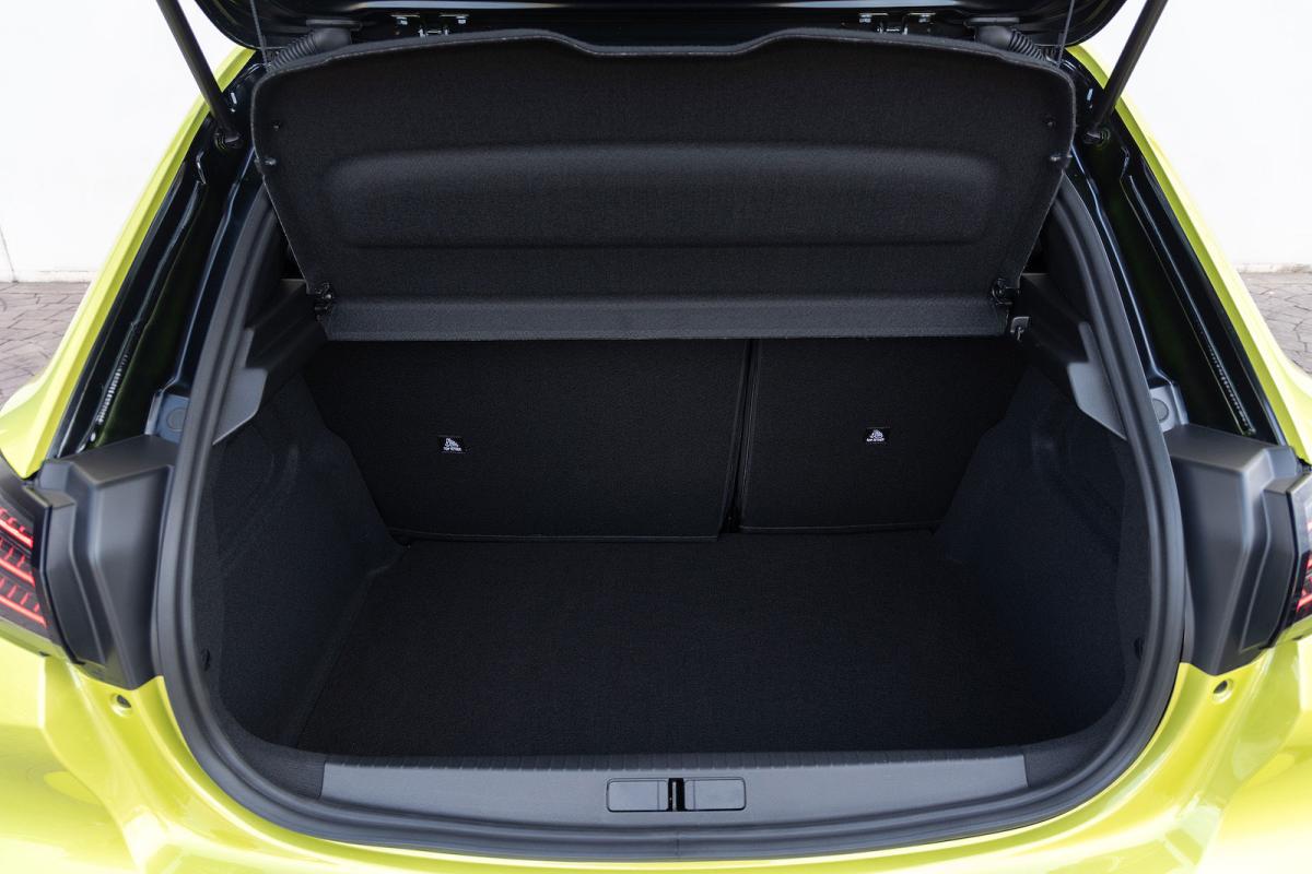 Peugeot 208 boot open