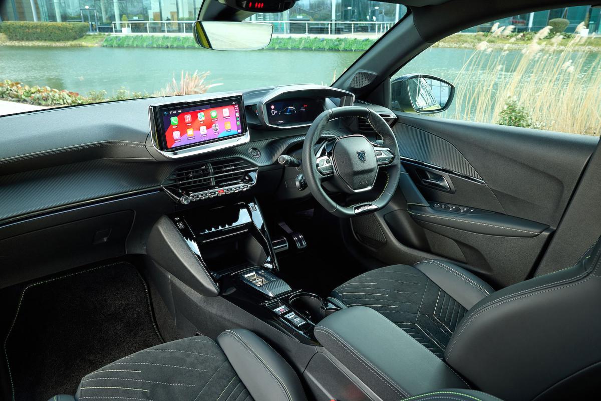 Peugeot 208 interior front seats