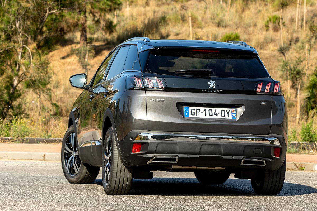 Peugeot 3008 rear cornering