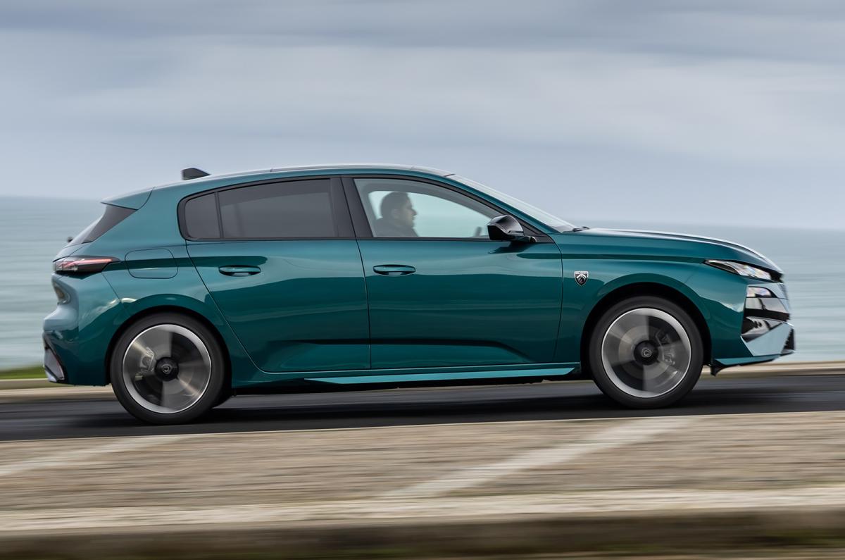 Peugeot e-308 driving side