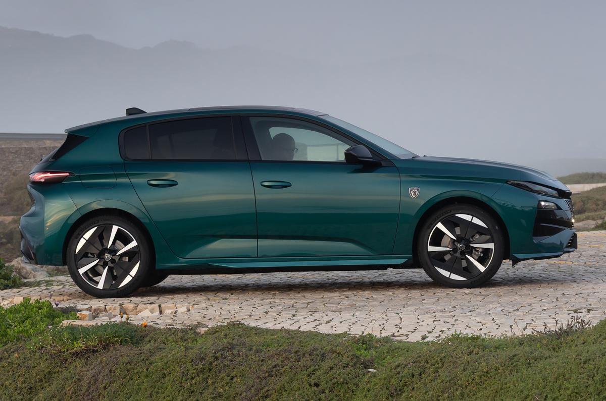 Peugeot e-308 static side