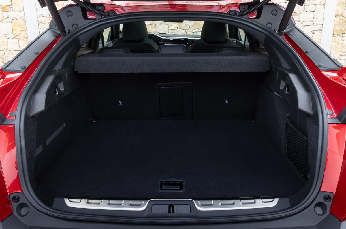 Peugeot 408 boot