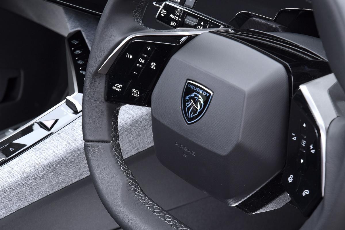 Peugeot 5008 steering wheel