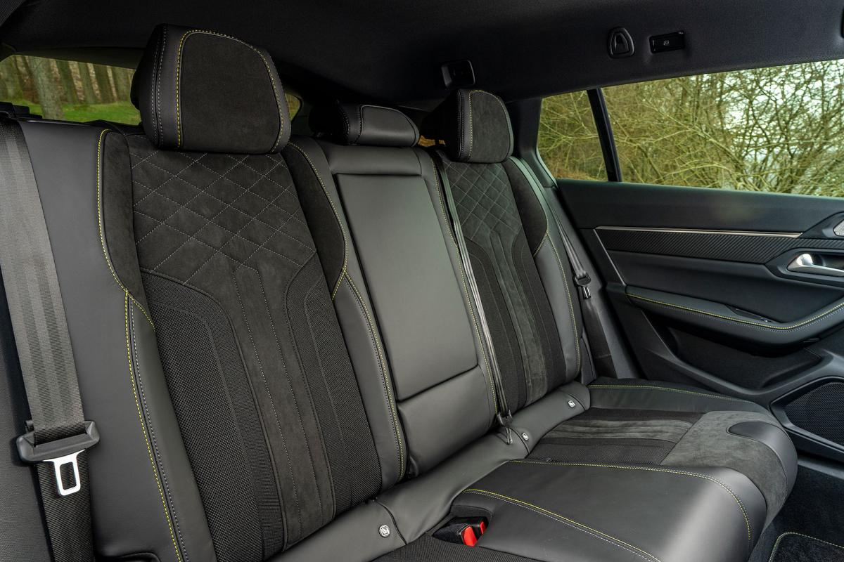 Peugeot 508 interior back seats
