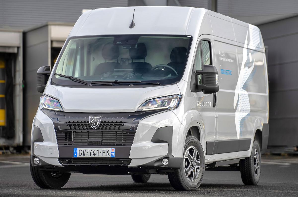 Peugeot Boxer front left static