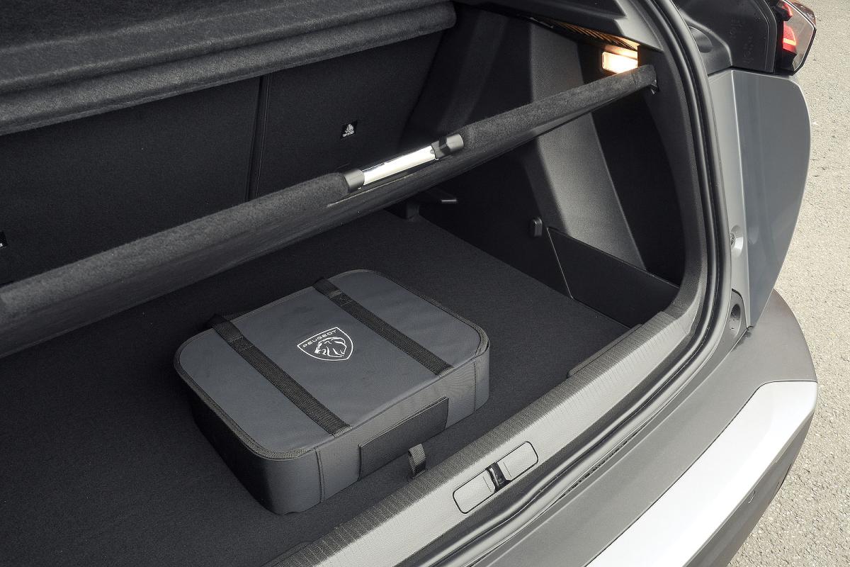 Peugeot e-2008 boot detail