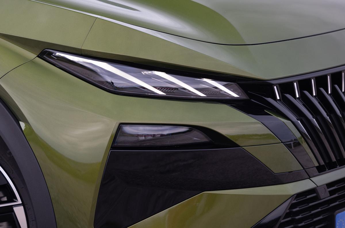 Peugeot e-408 headlight detail