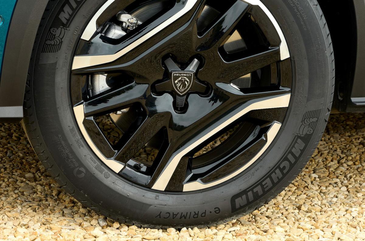 Peugeot e-5008 alloy wheel