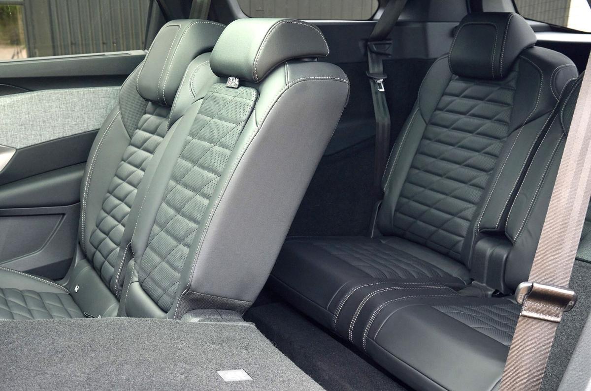 Peugeot e-5008 back seats