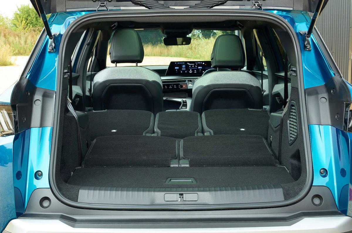 Peugeot e-5008 boot