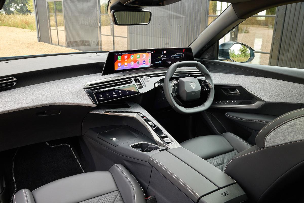Peugeot e-5008 dashboard