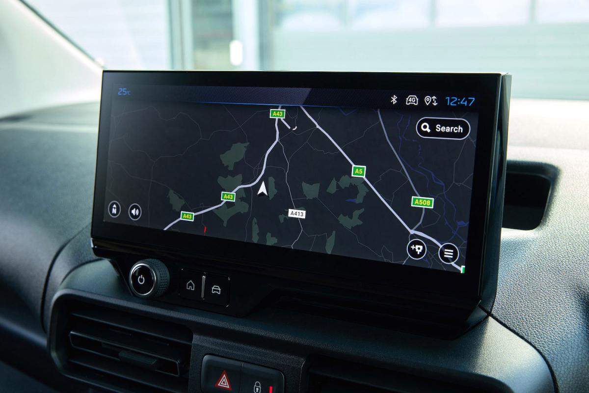 Peugeot e-partner infotainment touchscreen