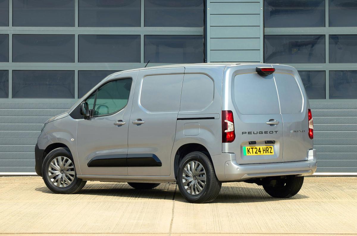 Peugeot e-Partner rear left static