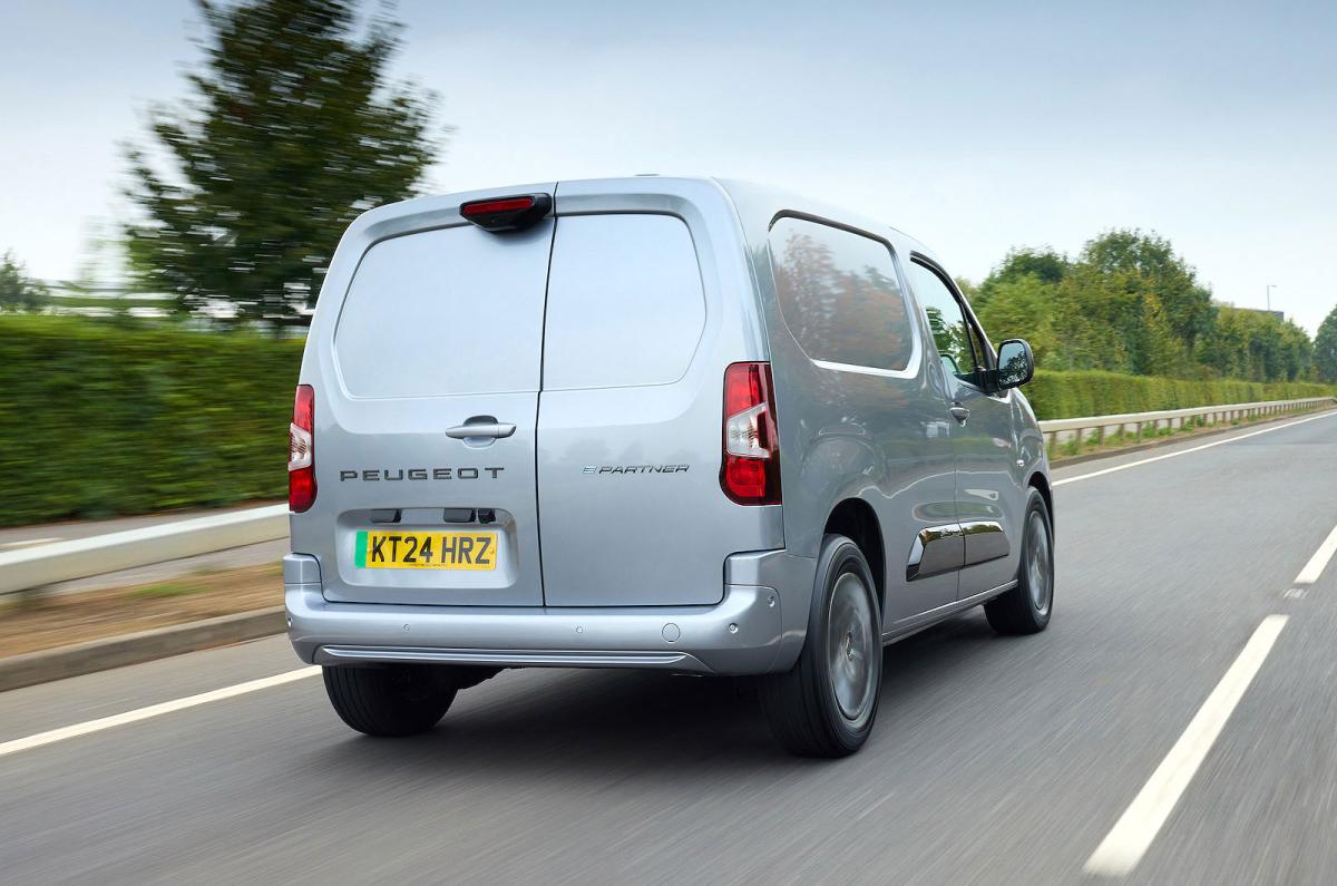 Peugeot e-Partner rear right driving