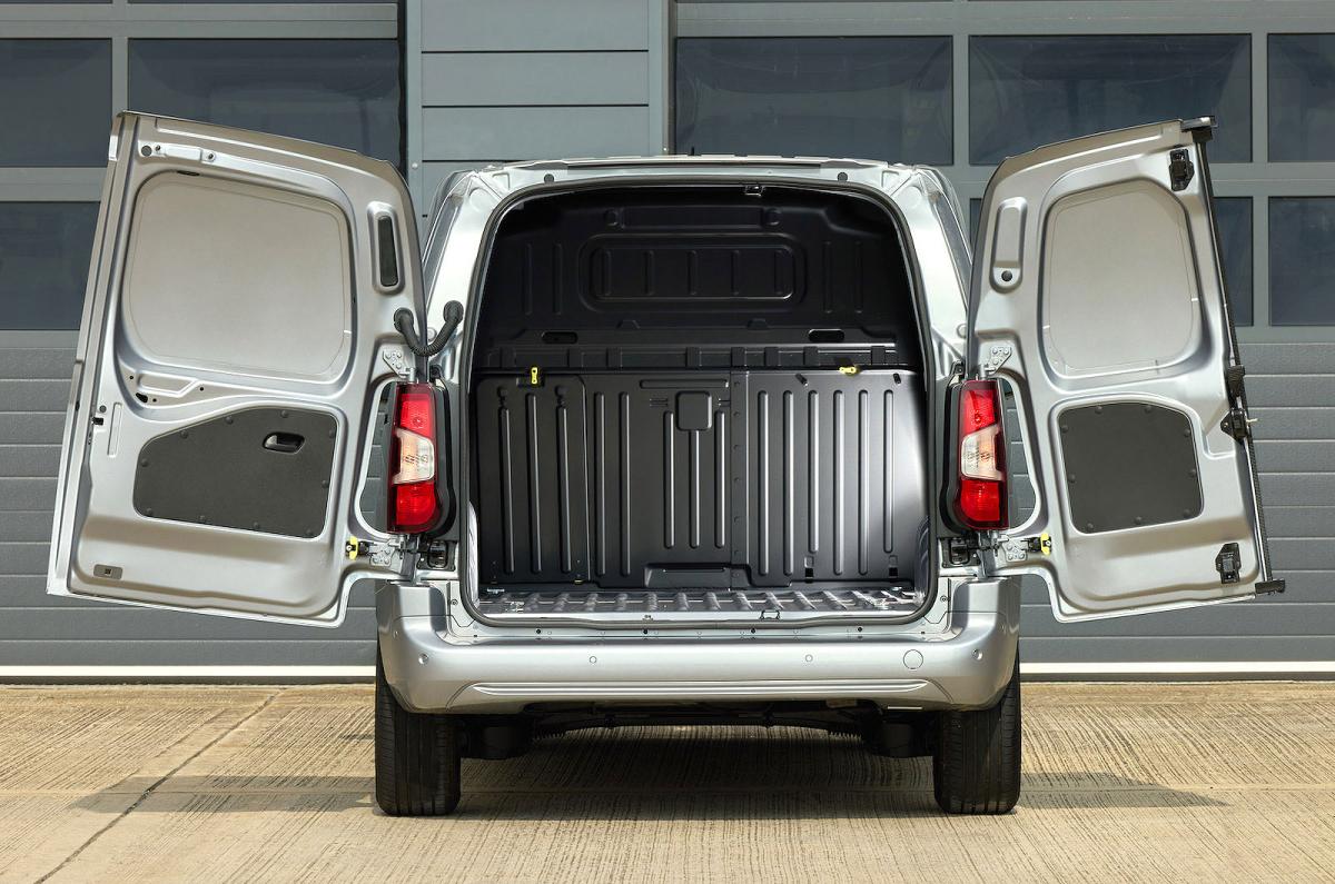 Peugeot e-Partner rear static doors open