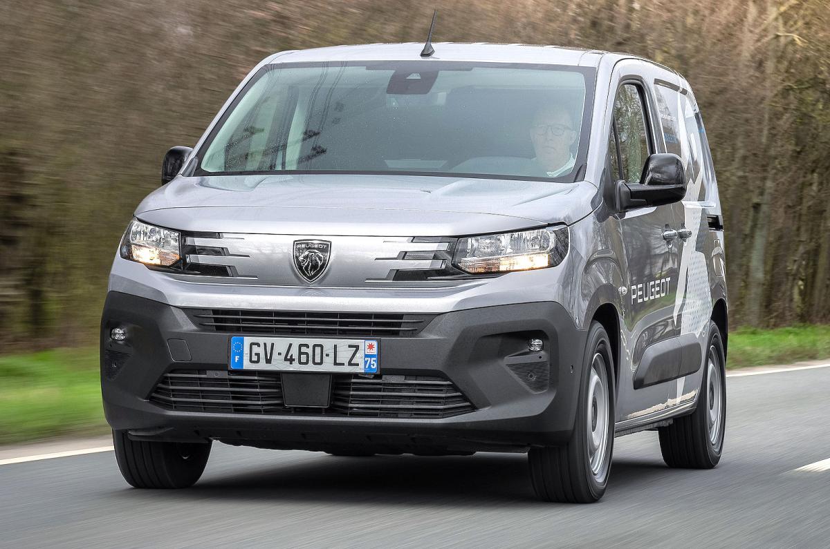 Peugeot Partner front left driving