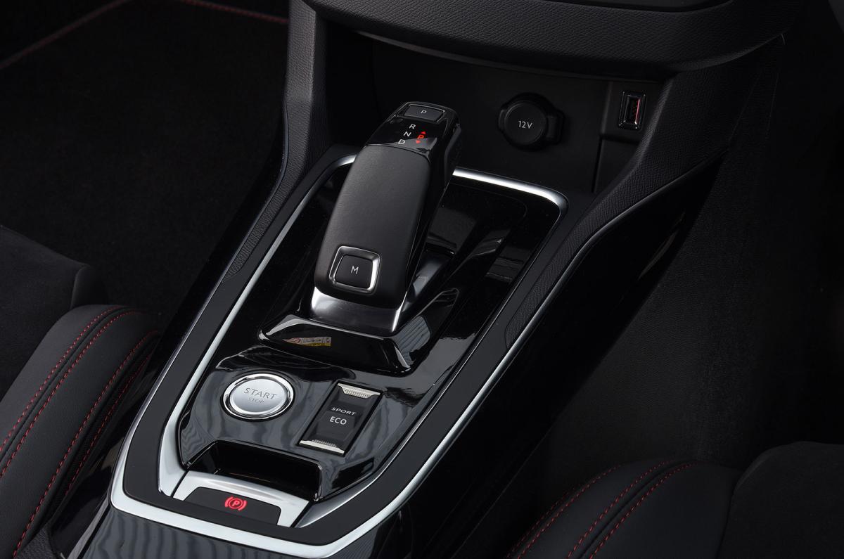 Peugeot 308 SW gear lever